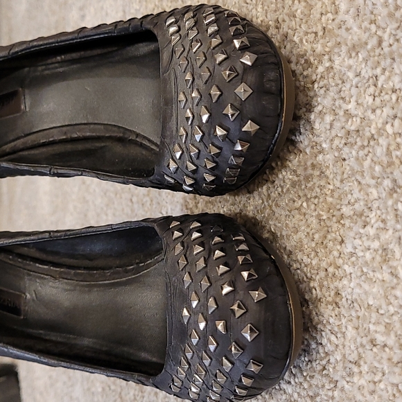 BCBG black leather snakeskin studded pumps - Picture 6 of 9